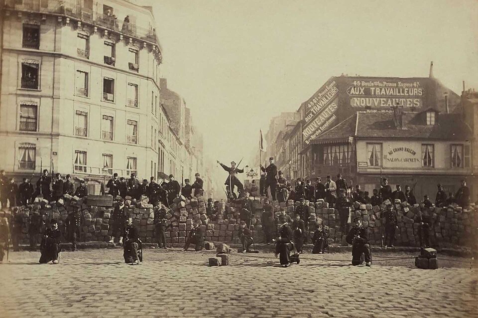 Les barricades durant la commune à Paris, le 18 mars 1871.